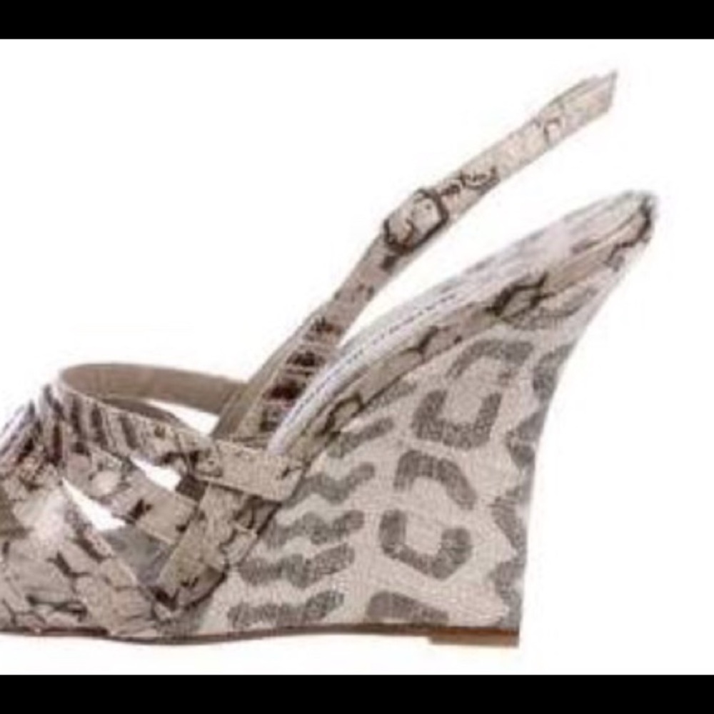 Sold locally - AUTHENTIC Manolo Blahnik Python - Picture 2 of 8